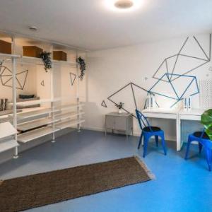 Designer Hostel (1C)