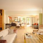 Koukaki garden escape child friendly apartment Athens 