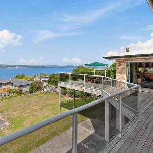 Lofty Lakeviews - Acacia Bay Holiday Home