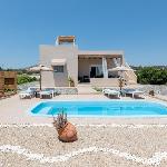 Gennadi Serenity House -beachfront villa with pool Ístrios 