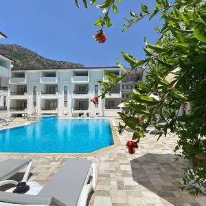 Two Bedroom Apartment (new) with Free Beach Access