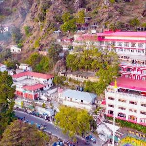 Calux Hill Queen (Formerly Amara at Mall Road with Free Parking)