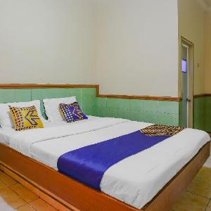 SPOT ON 90092 Dewi Safitri Hotel