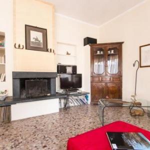 Capanne-Prato-Cinquale Apartment Sleeps 5 with Air Con and WiFi