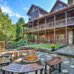 Chateau Relaxeau Breathtaking Spacious Mountain Home on Paved Road Georgia