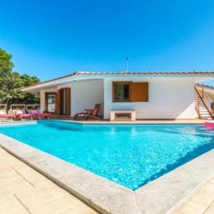 Villa in Portobello di Gallura Sleeps 8 with Pool and Air Con