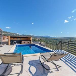 Holiday House with pool in Roc