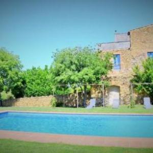 La Bisbal Villa Sleeps 4 with Pool