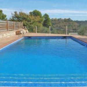 Solsona Villa Sleeps 10 with Pool