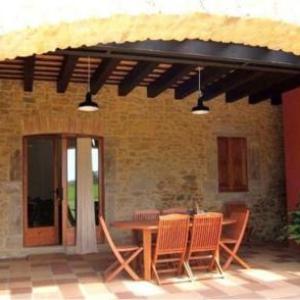 Pals Villa Sleeps 6 with Pool and Air Con