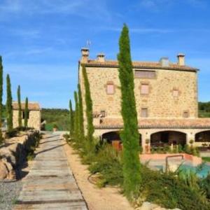 Solsona Villa Sleeps 14 with Pool