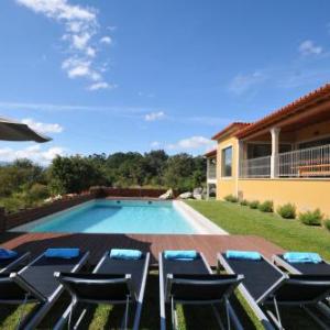 Portal Villa Sleeps 8 with Pool Air Con and WiFi