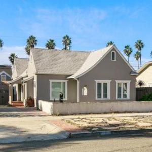 Updated Home & Studio - Walk to Beach & Downtown home