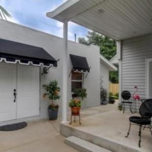 Max's Place - Private Cabana Suite with Pool