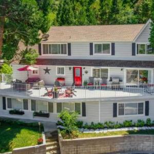 Lakeside Farmhouse with Deck Overlooking Lake home