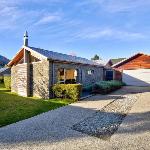 Coronet View - Family home with BBQ close to town Queenstown