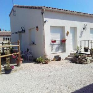 House with 2 bedrooms in Clarensac with furnished garden and WiFi 40 km from the beach