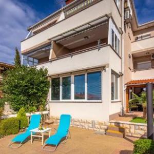 Awesome apartment in Novi Vinodolski w/ 2 Bedrooms
