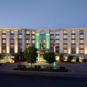 Holiday Inn & Suites Montreal Airport