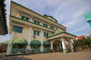 RedDoorz Plus near Alun Alun Kejaksan Cirebon, Cirebon