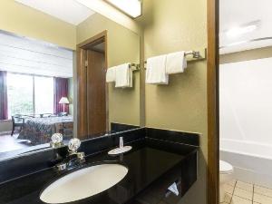 Super 8 by Wyndham Kingsport /I-81, Kingsport