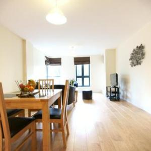 Hotels near Millfield Theatre London - Lodge Drive Serviced Apartments