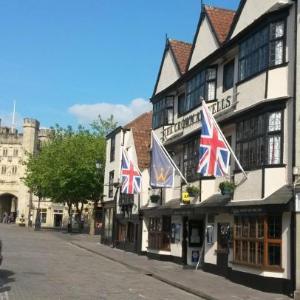 Hotels near Wells Cathedral - The Crown at Wells Somerset