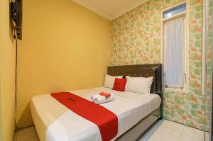 RedDoorz Syariah near Jam Gadang Bukittinggi 2, Bukittinggi