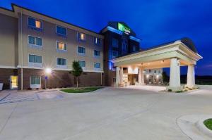 Holiday Inn Express Hotel & Suites Salina, an IHG Hotel, Salina