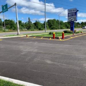 Hotels near Sault Community Theatre Centre - Trunk Road Motel