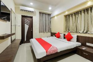 OYO 70099 Hotel Relax, Indore