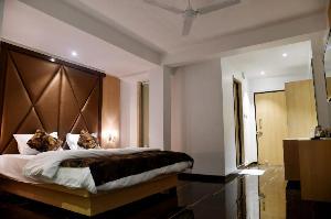 Hotel Monarch Center Point near Dahanu Beach, Bordi, Manor