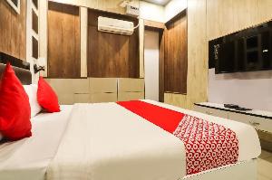 Vaccinated Staff- OYO 70297 Hotel Sheela, Rohtak