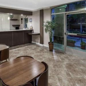Harbor Inn & Suites