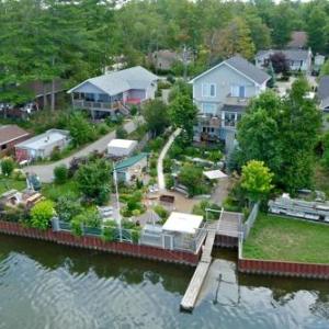 Wasaga Beach Hotels With A Jacuzzi Or Hot Tub Deals At The 1 Riverfront Villa