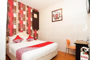 Vaccinated Staff - OYO 425 Mojokerto Guesthouse, Trawas