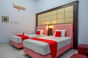 RedDoorz Plus Syariah near Stasiun Pekalongan 2, Pekalongan