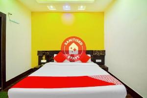 Vaccinated Staff - OYO 63331 Hotel Ambika Dx, Gwalior