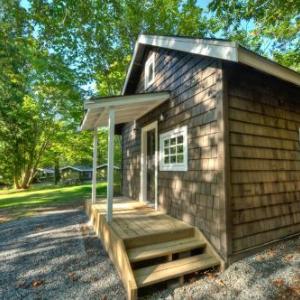 Sunwolf Riverside Cabins