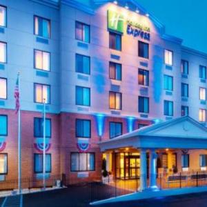 Carteret Hotels Deals At The 1 Hotel In Nj Holiday Inn Express Staten Island