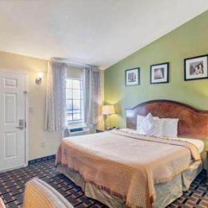 Hotels near Ted Wright Stadium - Savannah Garden Hotel