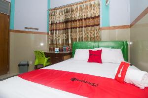 RedDoorz Syariah near Alun-Alun Bojonegoro, Cepu