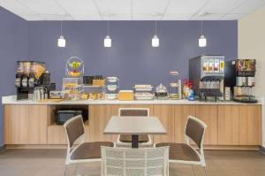 Microtel by Wyndham Bentonville, Bentonville