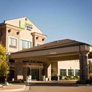 Holiday Inn Express Hotel & Suites Logan