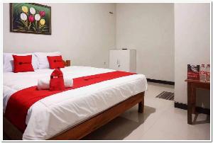 RedDoorz near Kampung Inggris Pare, Kediri