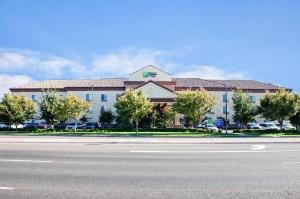 Holiday Inn Express & Suites Clovis Fresno Area, an IHG Hotel, Clovis