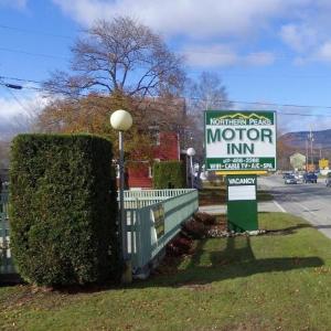 Hotels near Rangeley Health and Wellness Pavilion - Northern Peaks Motor Inn