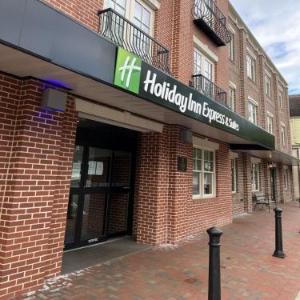 Holiday Inn Express and Suites Dahlonega University Area