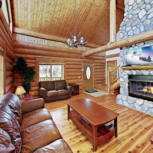 New Listing! Charming Woodland Cabin Near Hiking Cabin