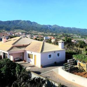 House with one bedroom in Santana with wonderful mountain view furnished garden and WiFi 5 km from the beach